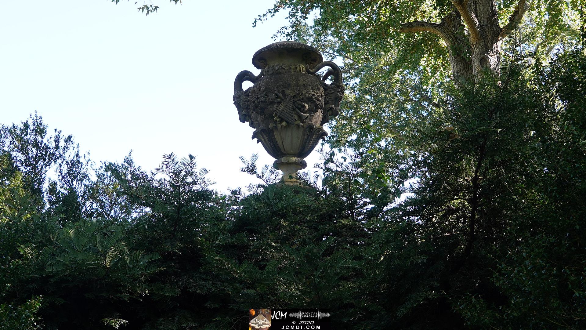 20200930 CheekWood garden area - urn